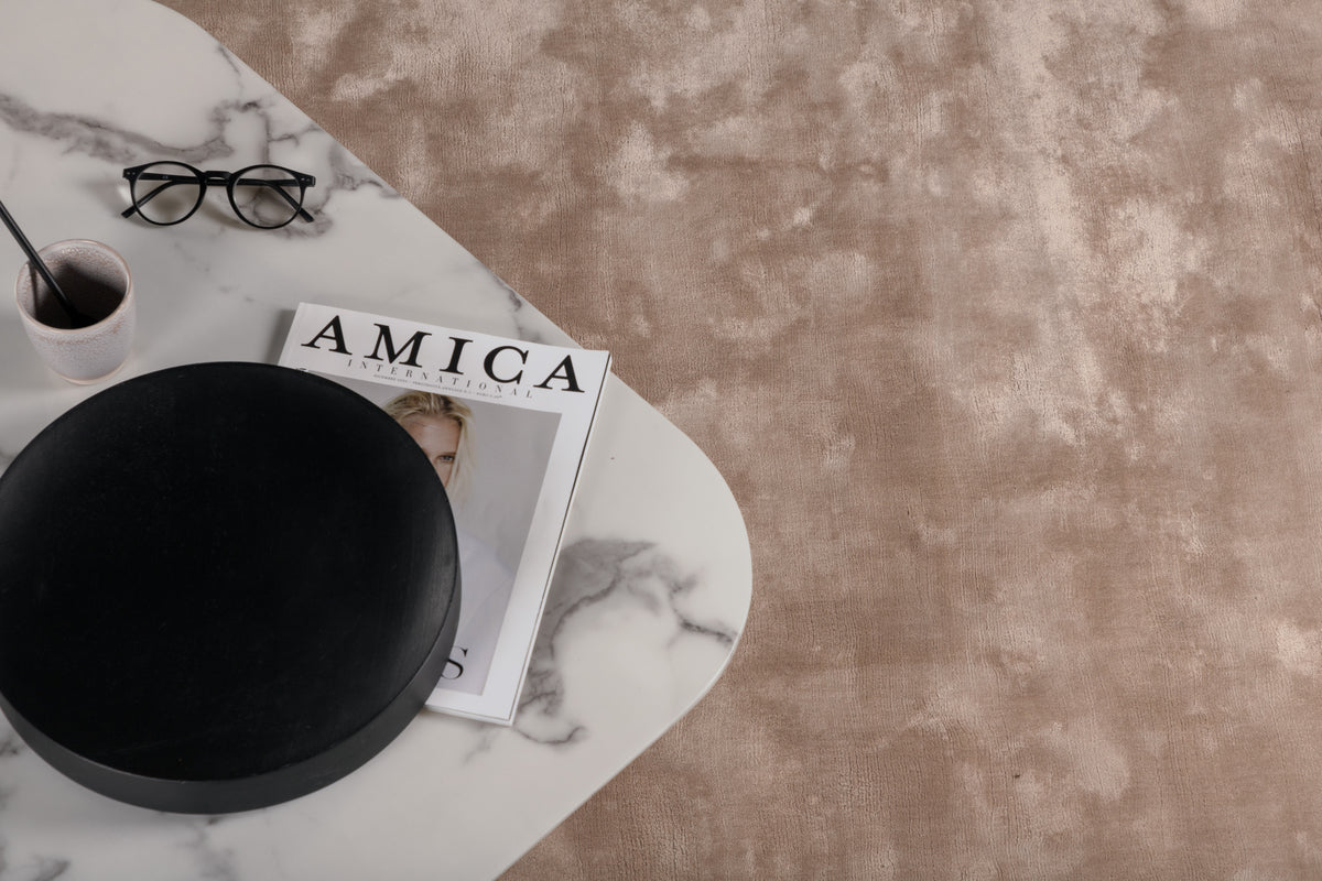 INDRA MODERNE VISKOSE TÆPPE, BEIGE