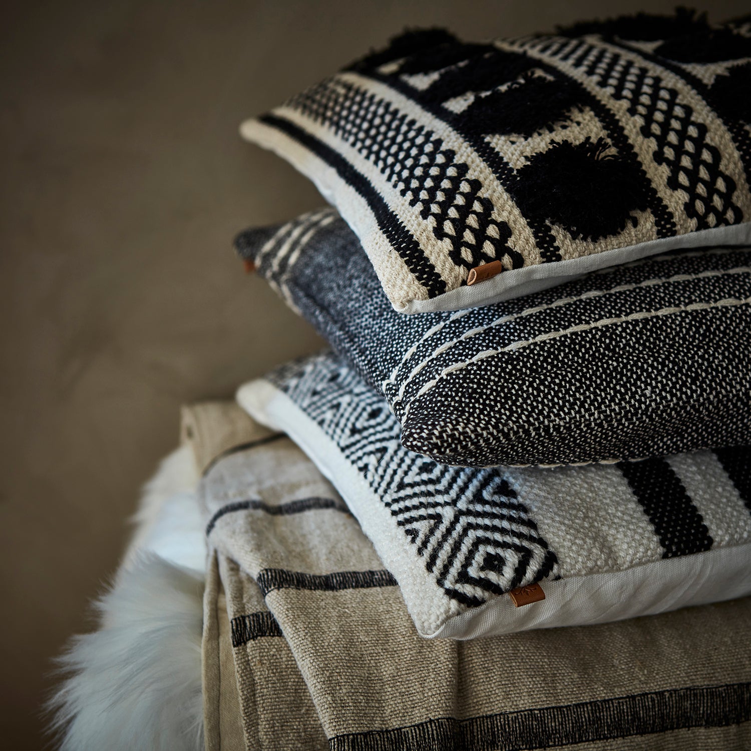 NINA PUDEBETRÆK, SORT-IVORY