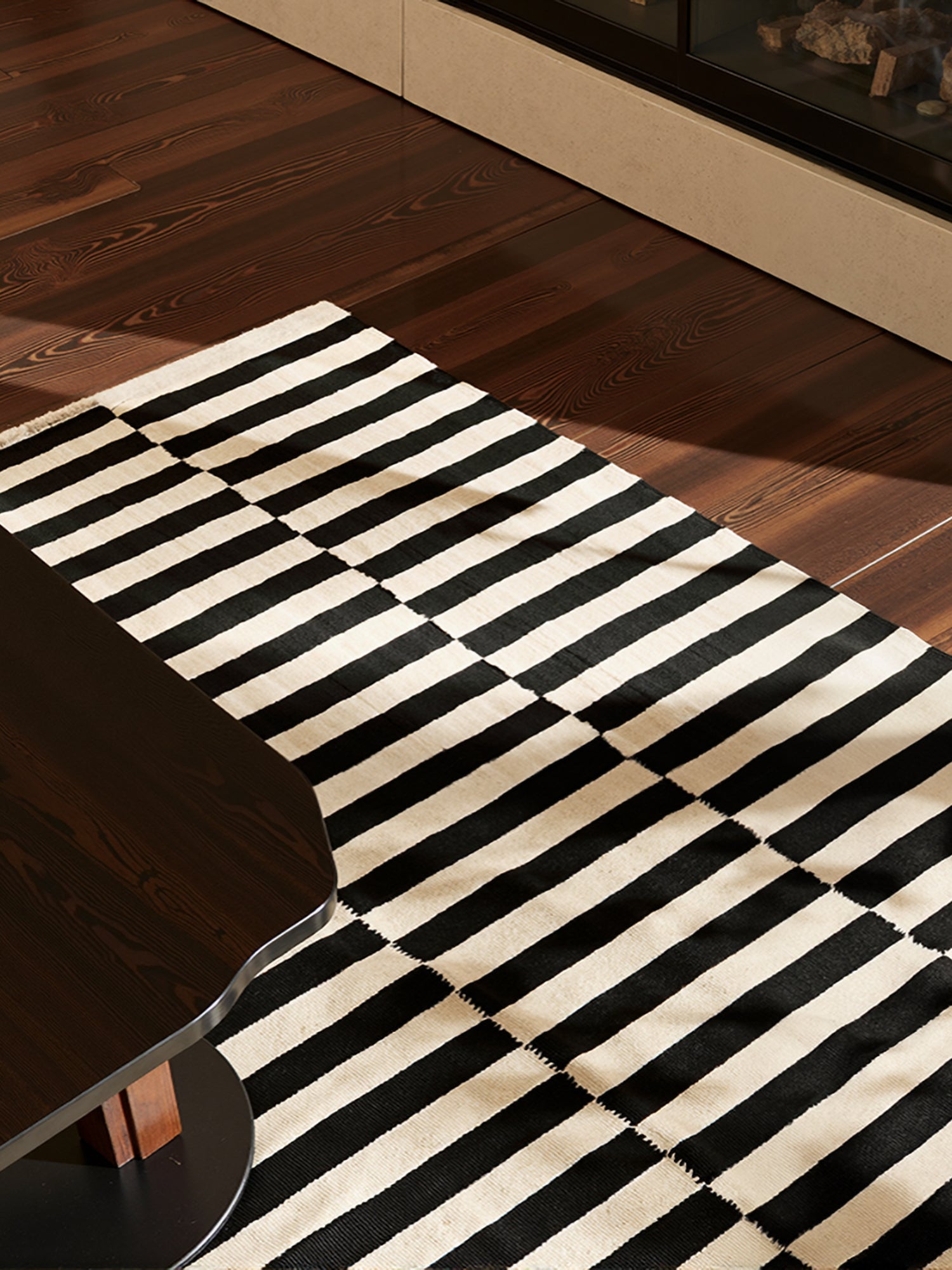 DONA ULD TÆPPE, SORT-NATURLIG HVID 106207