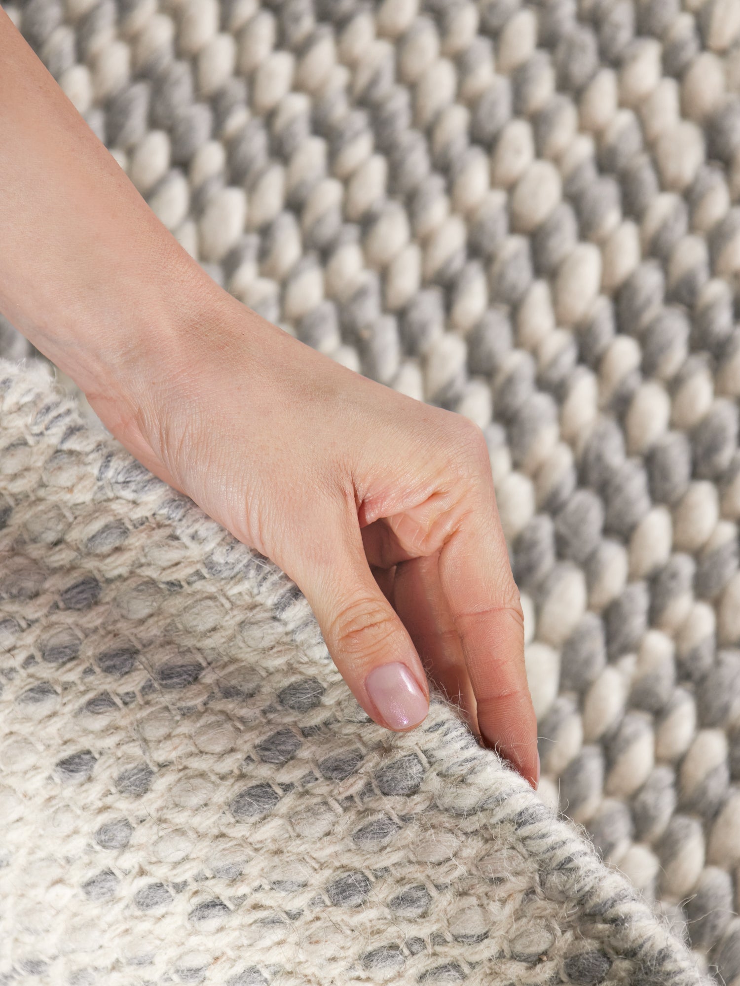 ELLE DECORATION LYON ULDTÆPPE, BEANS NATURLIG CREME GRÅ