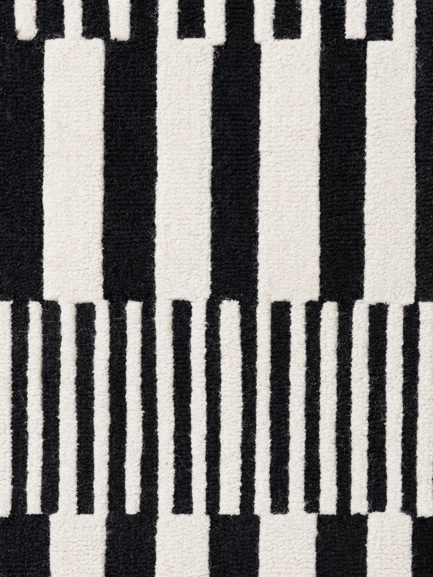 ELLE DECORATION STRYVE ULDTÆPPE PULSE, SORT-HVID