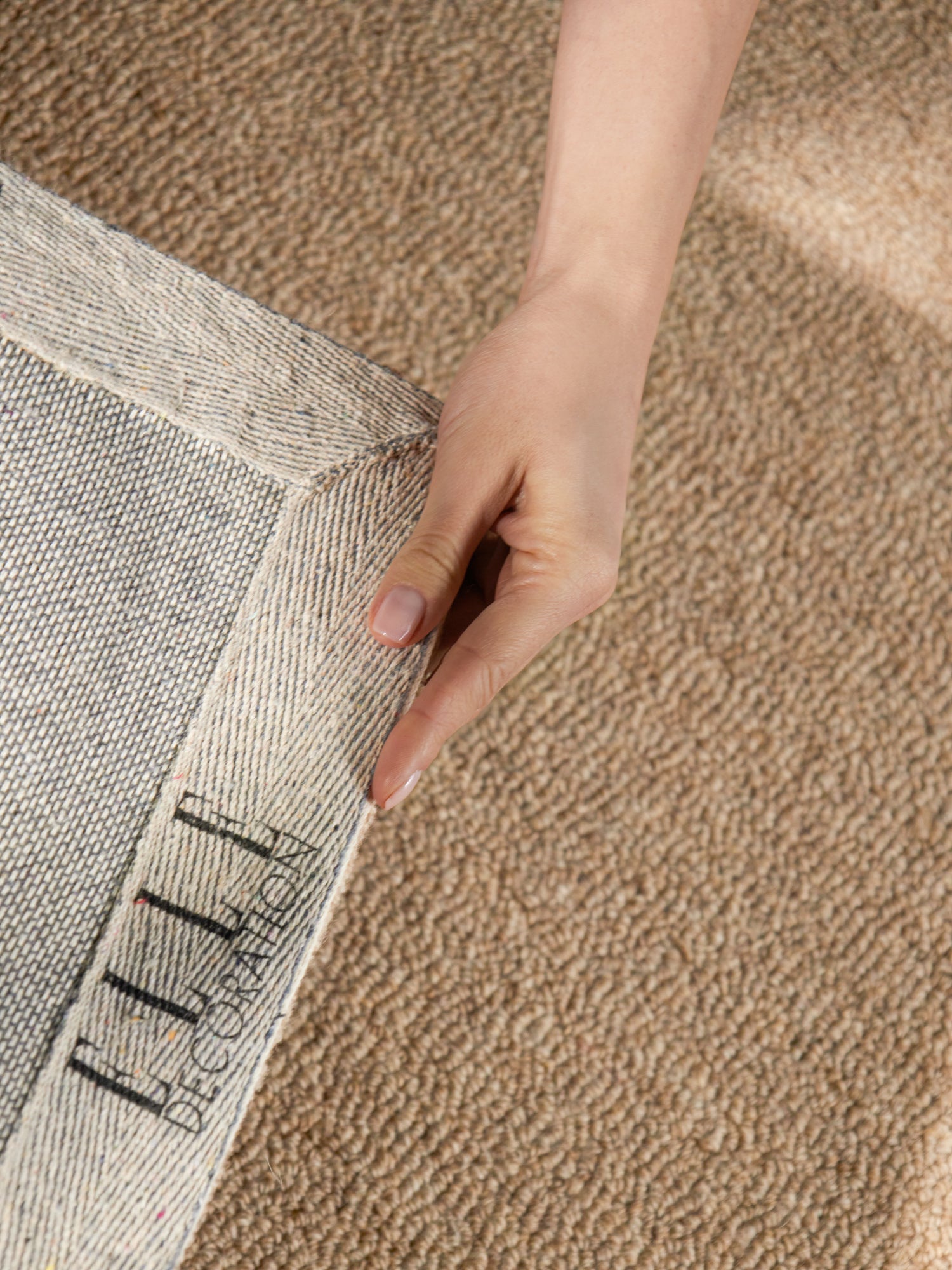 ELLE DECORATION PURISTIC FINE BOUCLE ULDTÆPPE, KNOTS NATURLIG BEIGE