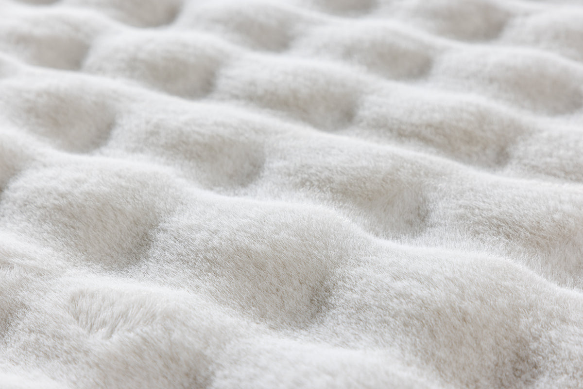 NOVIS PELSTÆPPE, HVID