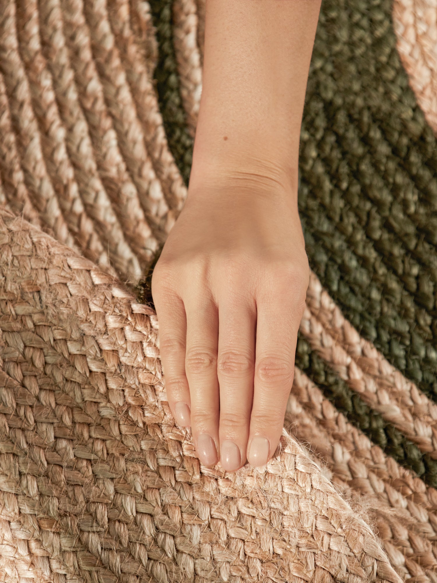 JUTE FLETTET TÆPPE BASIL RUNDT, NATUR-GYLDEN-GRØN