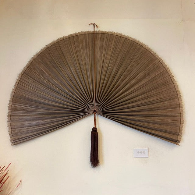 SENSU, HÅNDLAVET BAMBUS VÆGVIFTE - NATUR-BRUN