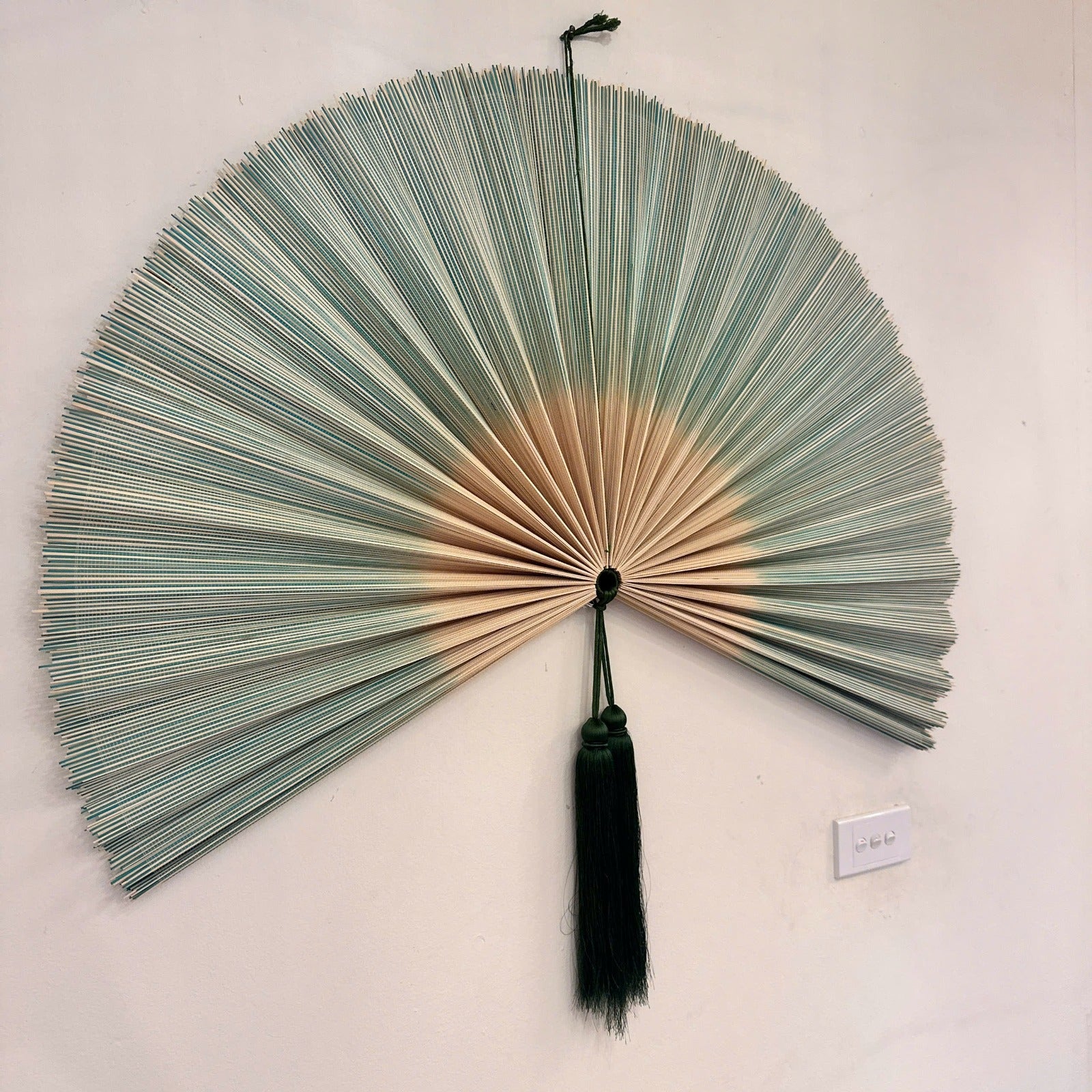 SENSU, HÅNDLAVET BAMBUS VÆGVIFTE - NATUR GRØN