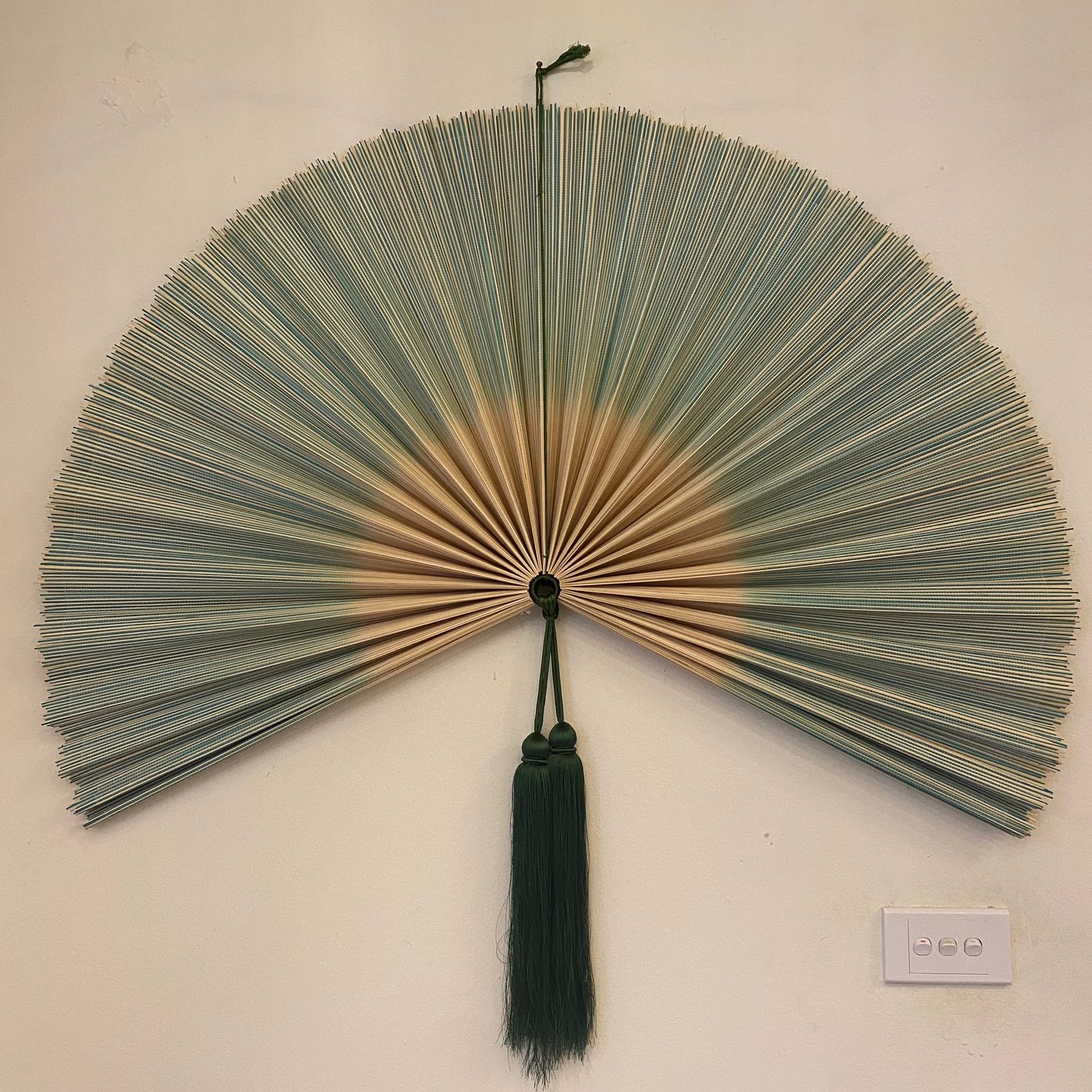 SENSU, HÅNDLAVET BAMBUS VÆGVIFTE - NATUR GRØN