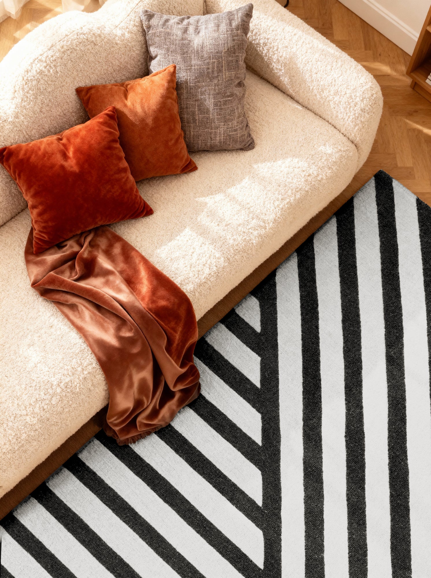 ELLE DECORATION STRYVE ULDTÆPPE NOIR, SORT-HVID