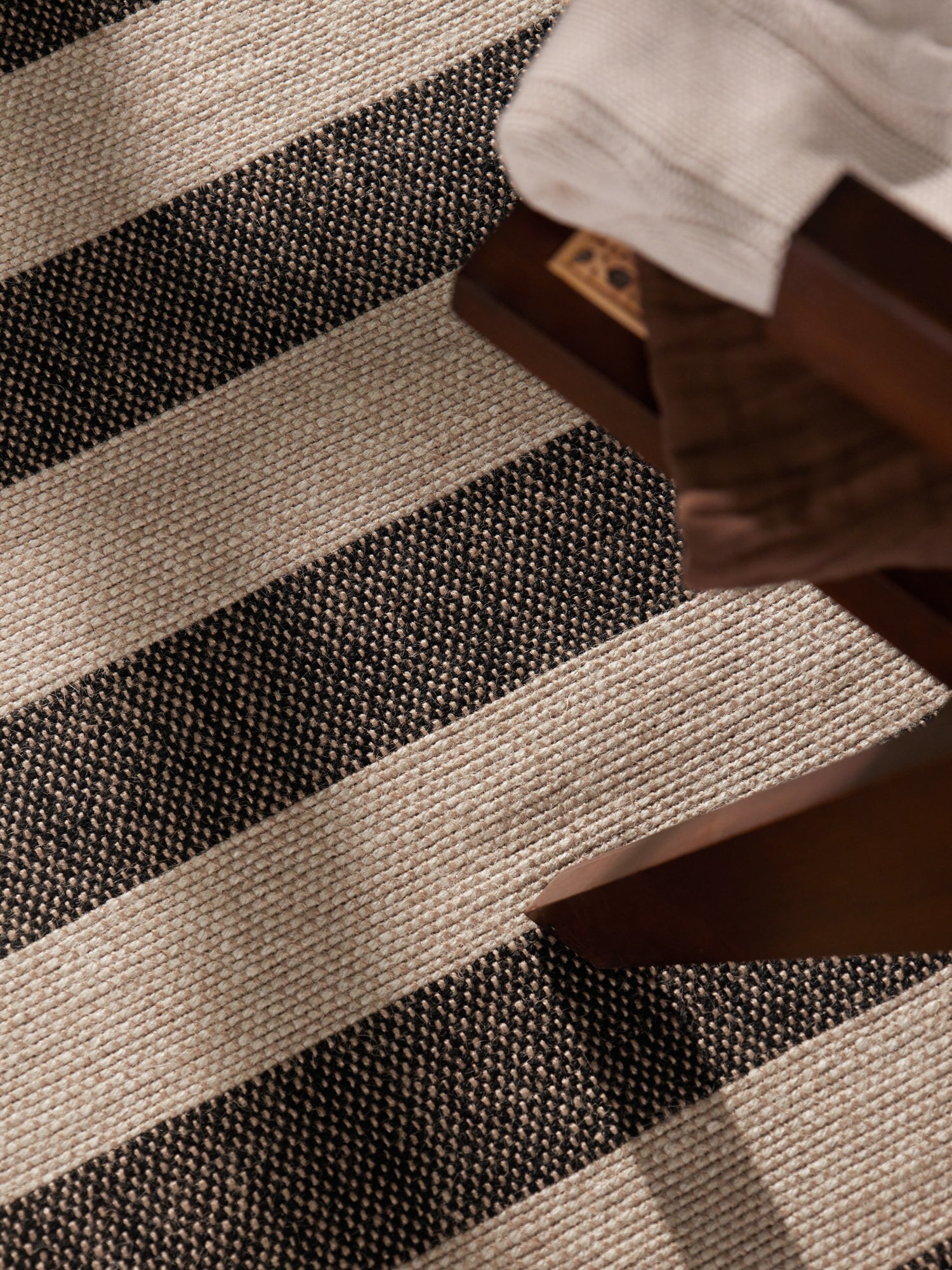 HANDLOOM JUTE TÆPPE PLAYA, NATURLIG HVID-SORT