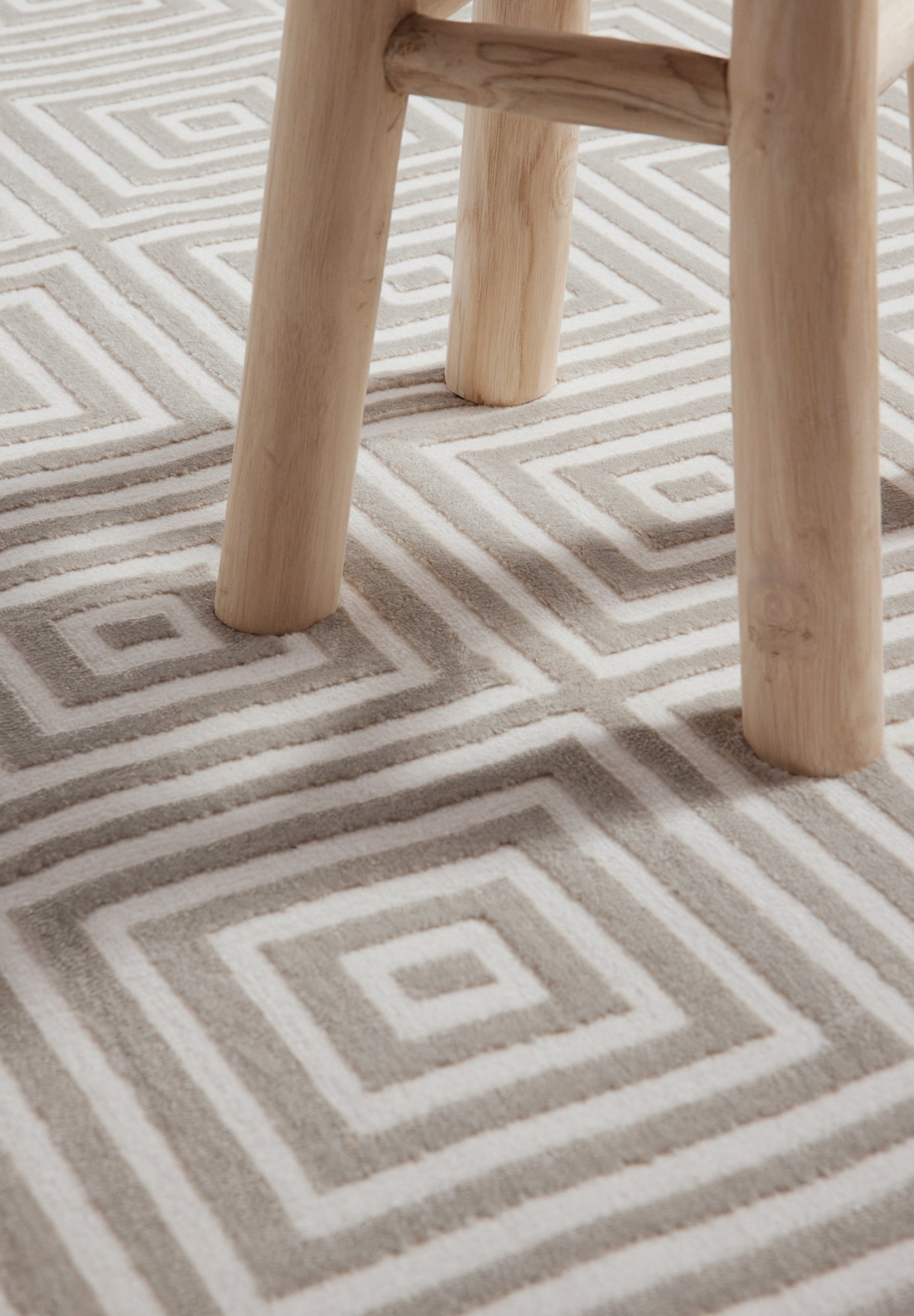 PEARLES MODERNE TÆPPE, HVID-GRÅ 106185