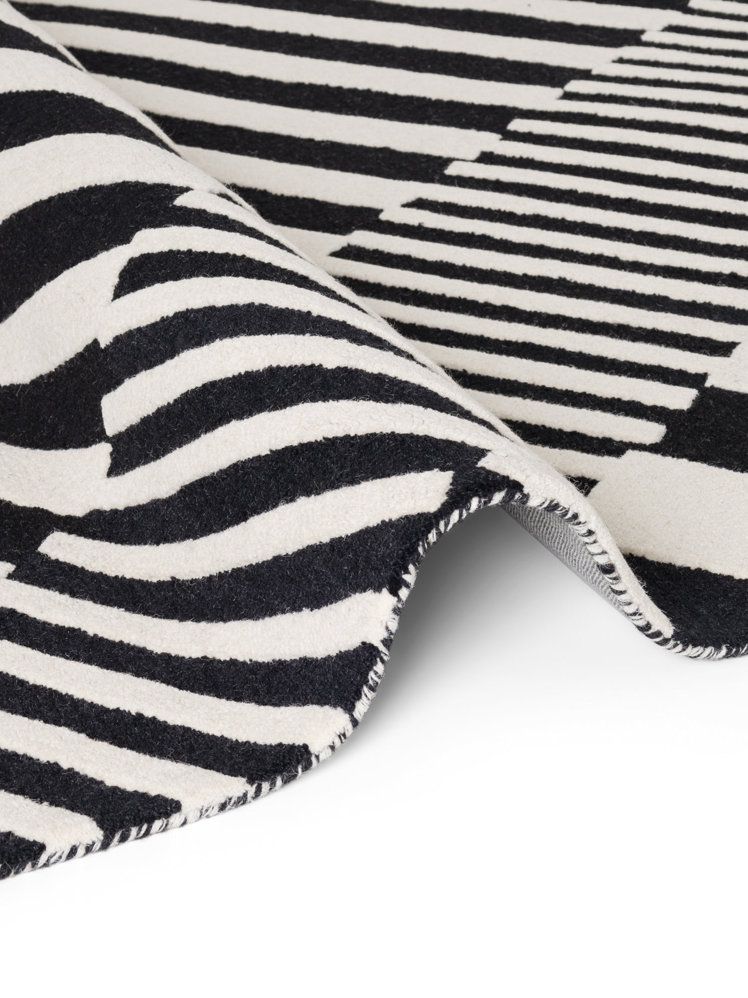 ELLE DECORATION STRYVE ULDTÆPPE FLUX, SORT-HVID