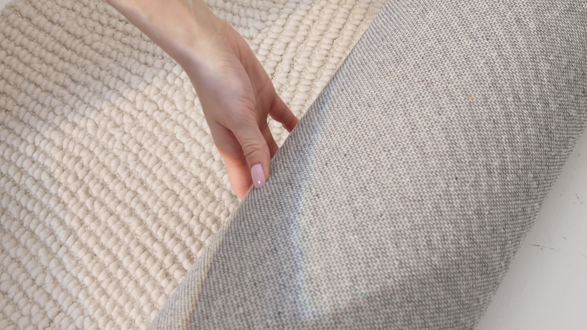 Indlæs video: ELIN ULDTÆPPE, TAUPE 106219