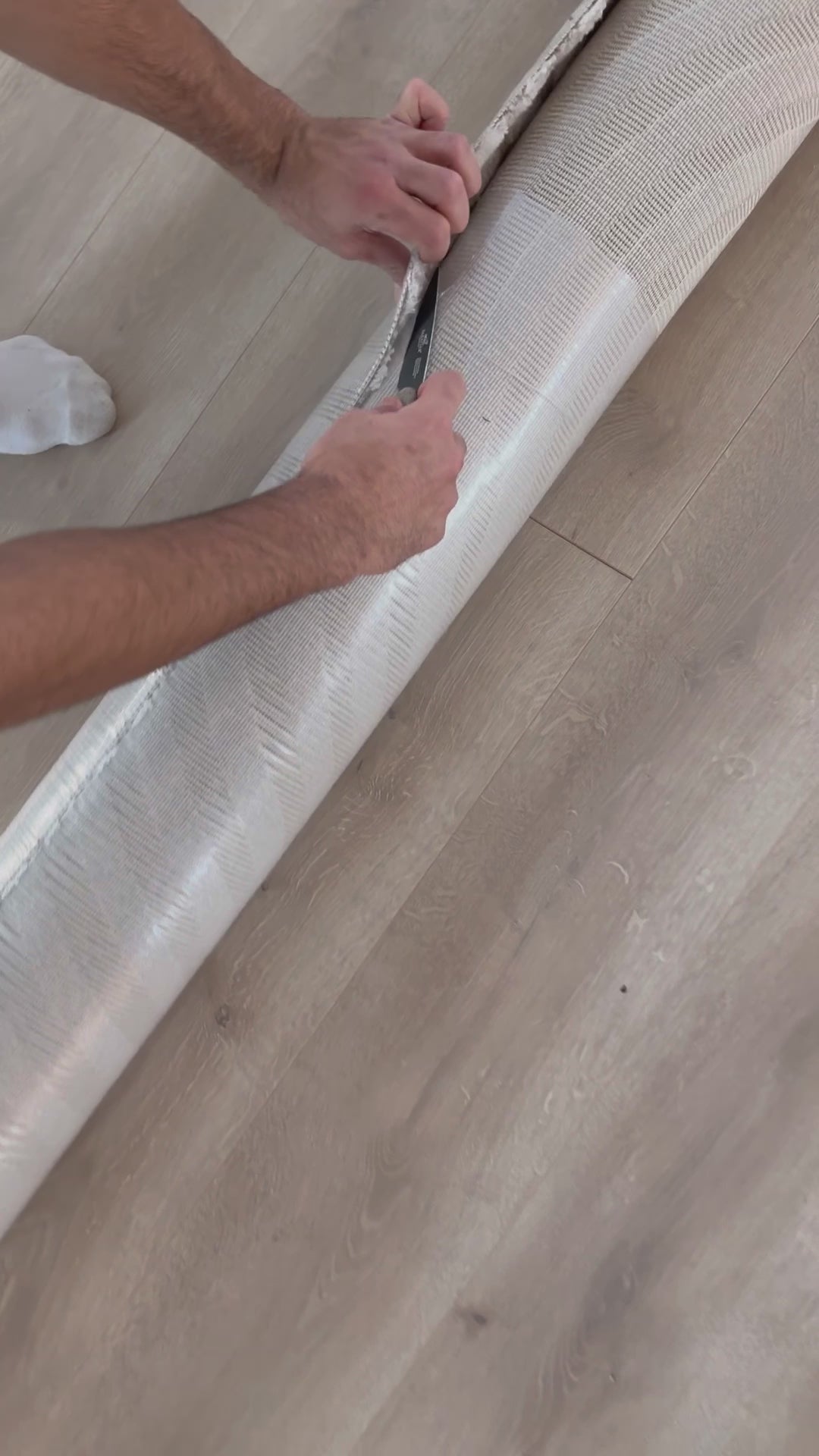 Indlæs video: NEW YORK PANGLAO TÆPPE, CREME-BEIGE 105084