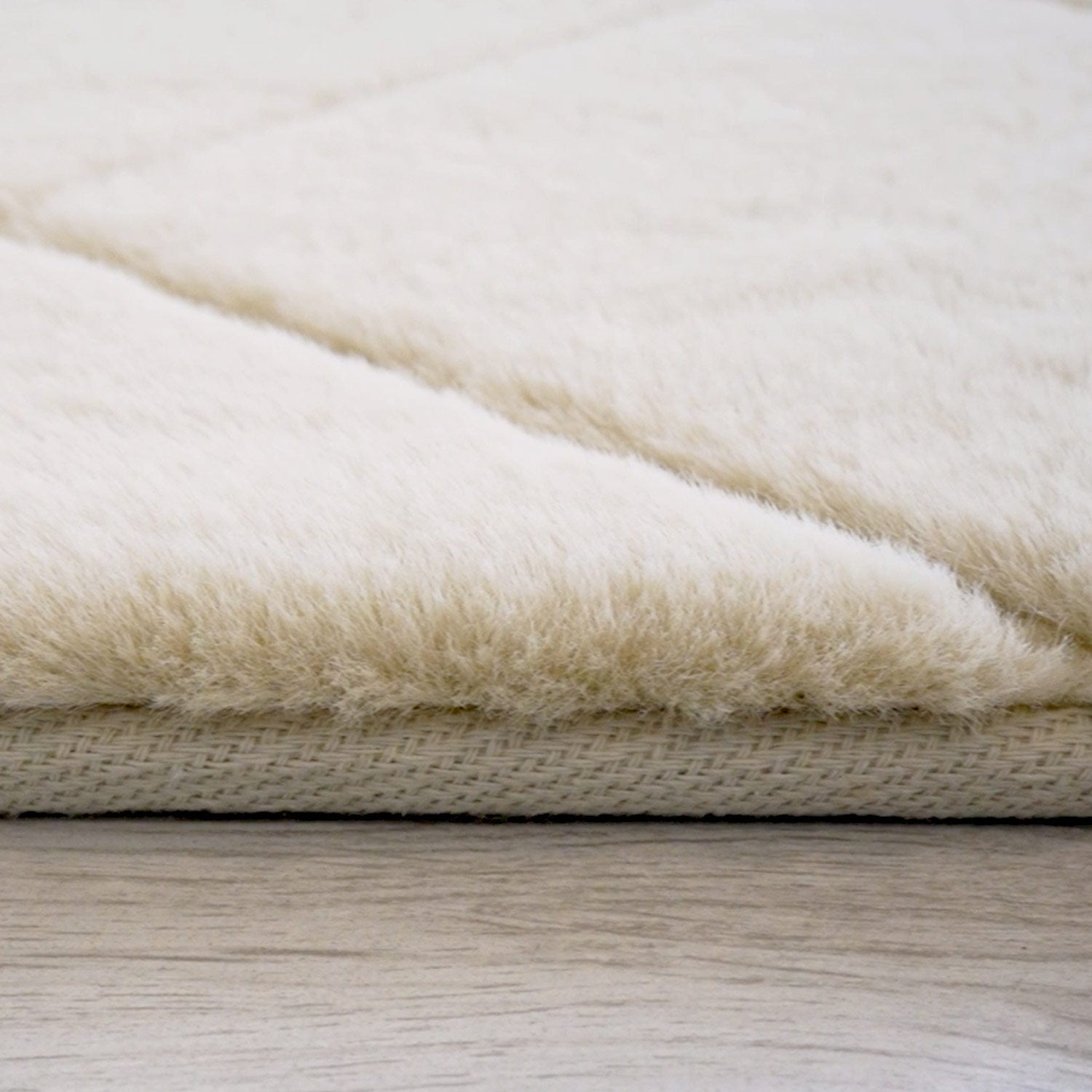 SOFT TOUCH KVADRAT, 600 IVORY