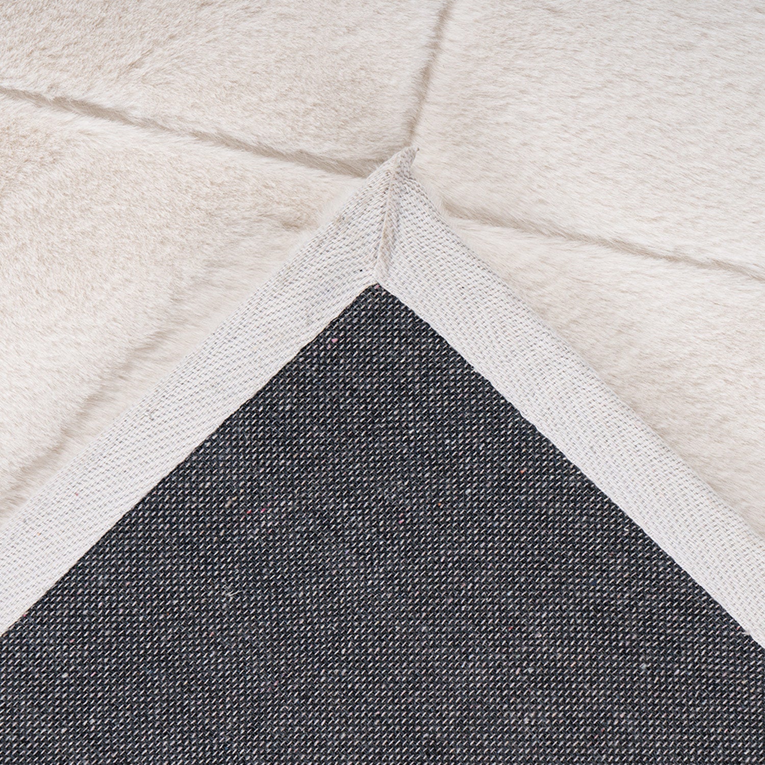 SOFT TOUCH KVADRAT, 600 IVORY